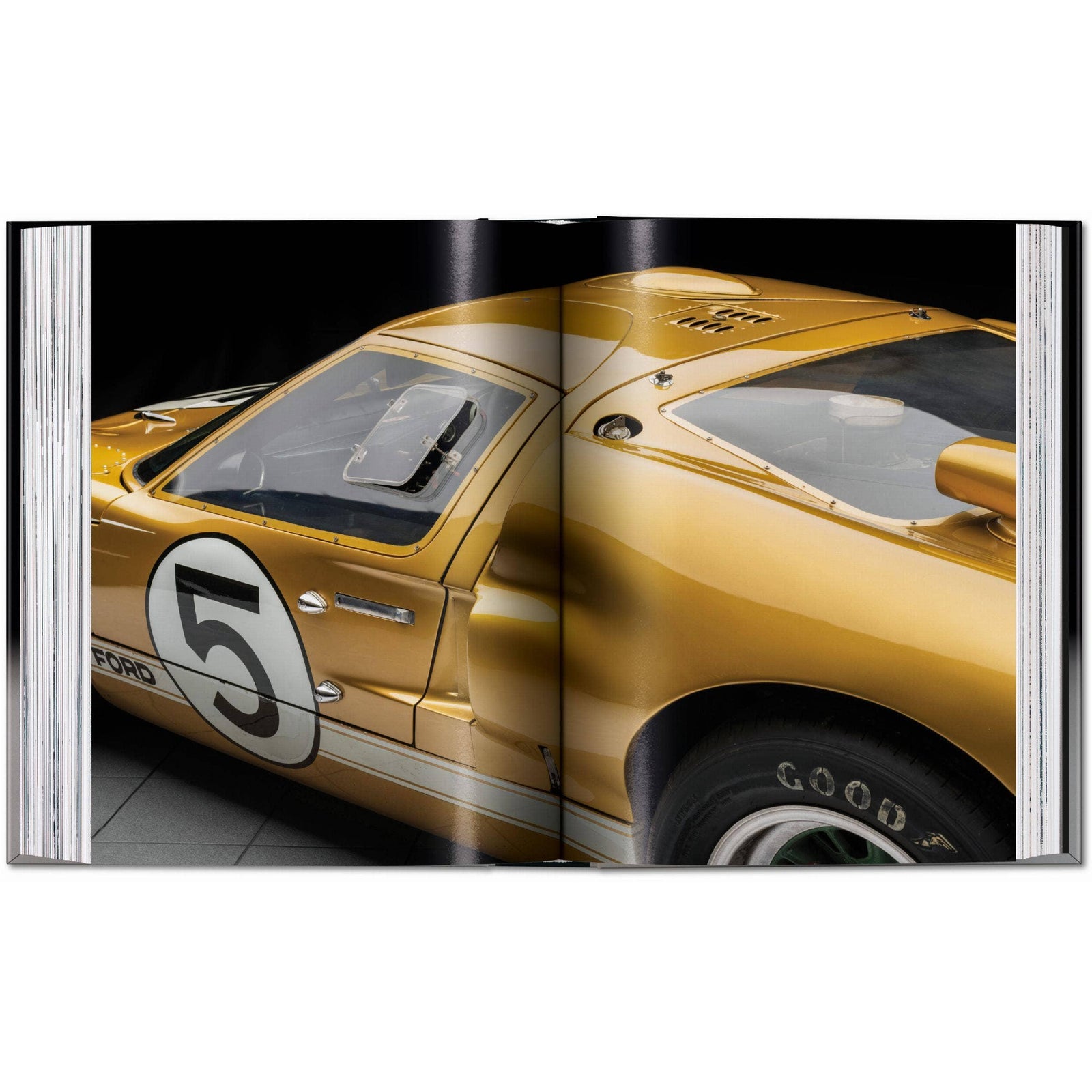 Sports Cars. 45th Edition (English) Eleish Van Breems Home