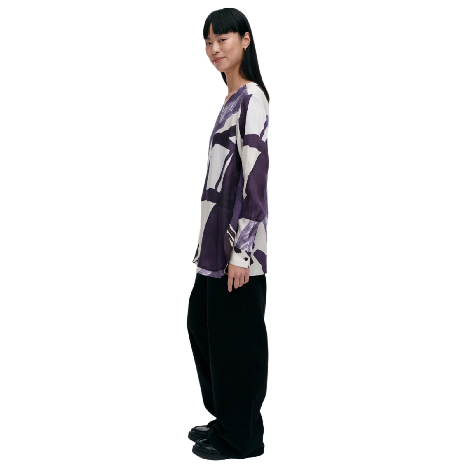 Marimekko Kovertaa Kylmankukka Blouse in Violet and Off-White Eleish Van Breems Home
