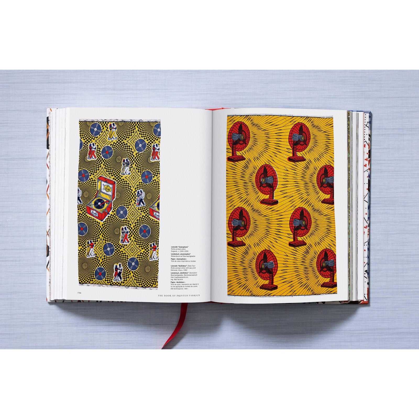 The Book of Printed Fabrics. From the 16th Century Until Today (German, French, English) Eleish Van Breems Home