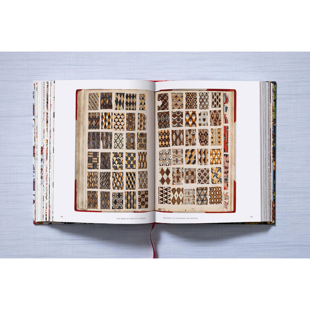 The Book of Printed Fabrics. From the 16th Century Until Today (German, French, English) Eleish Van Breems Home