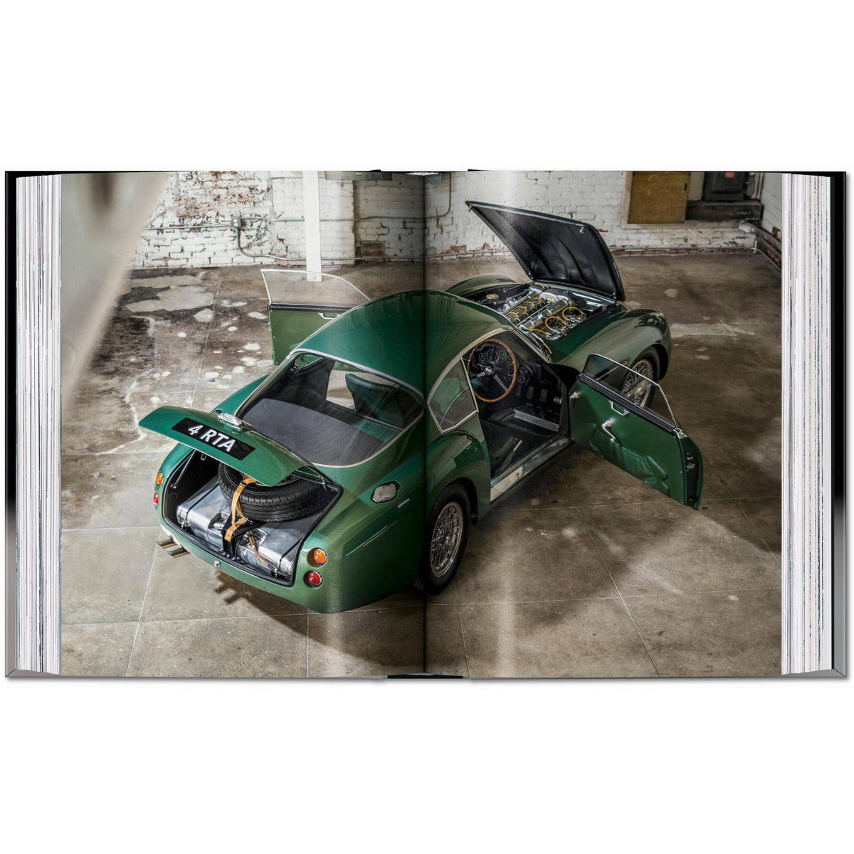 Sports Cars. 45th Edition (English) Eleish Van Breems Home
