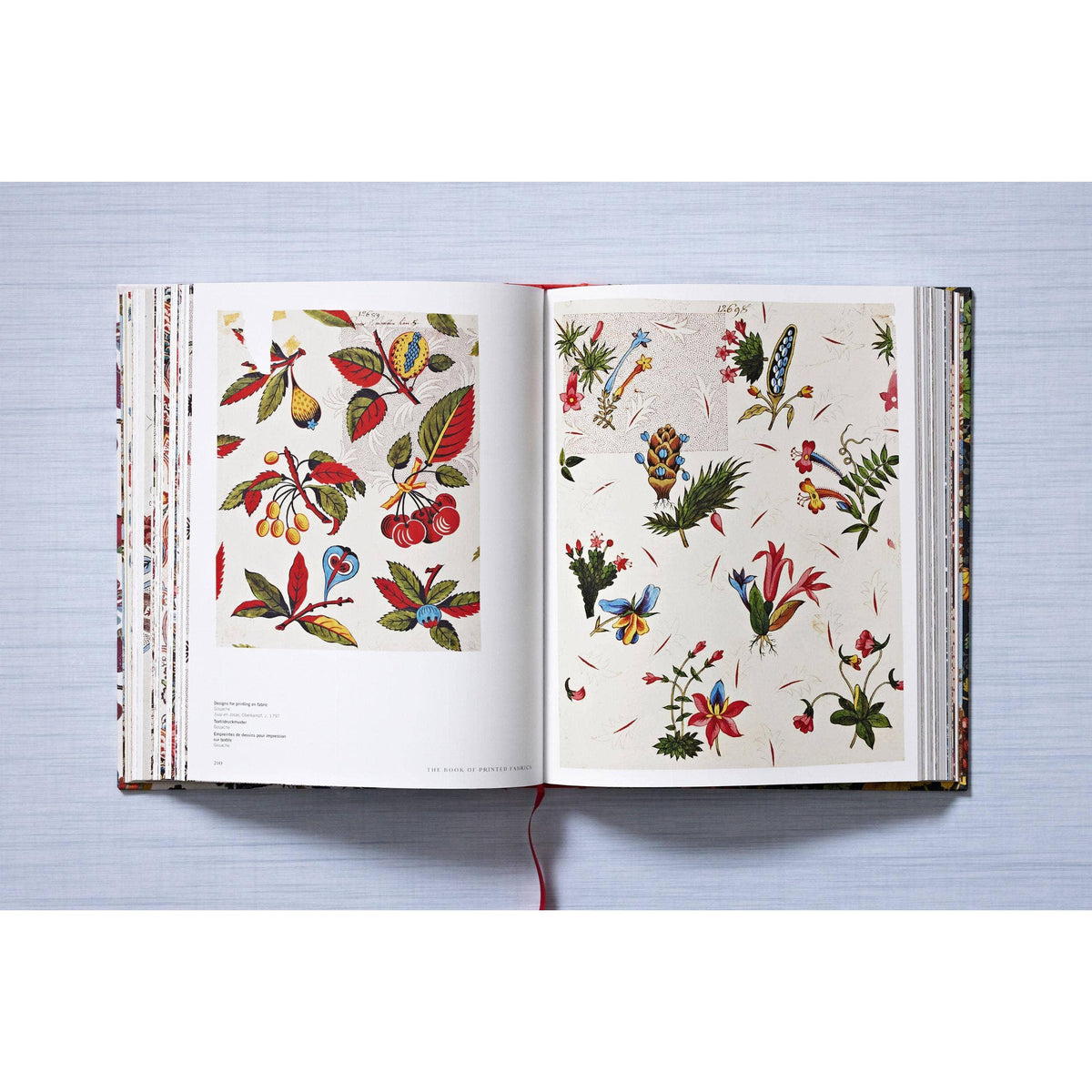 The Book of Printed Fabrics. From the 16th Century Until Today (German, French, English) Eleish Van Breems Home