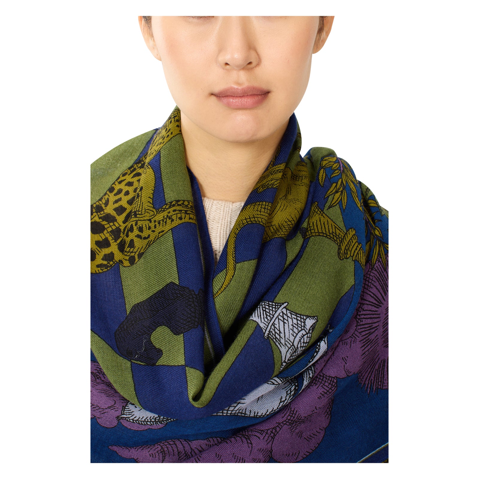 Magnus Scarf, Moss Eleish Van Breems Home